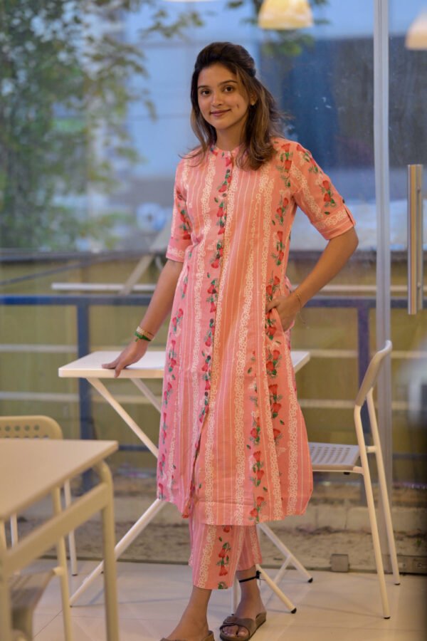 GoSriKi Women's Rayon Blend Floral Printed Collar Neck Kurta With Pant