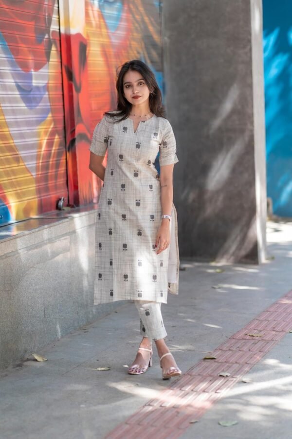 GoSriKi Women's Rayon Viscose Straight Printed Kurta with Pant