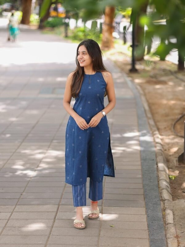 GoSriKi Women's Rayon Viscose Straight Printed Kurta with Pant