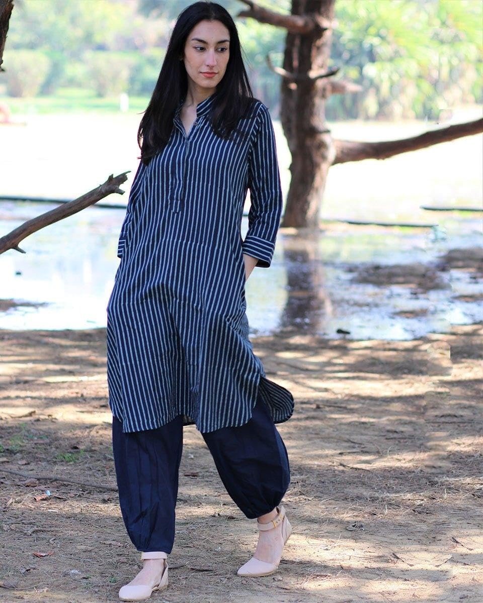 GoSriKi Women's Rayon Viscose Printed Straight Kurta with Pant